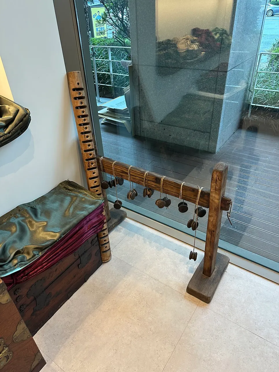 Reservation-only gift sets on display