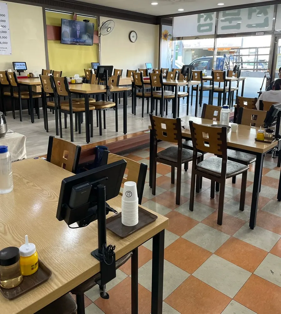 Spacious seating inside Samsam Milmyeon Main Branch