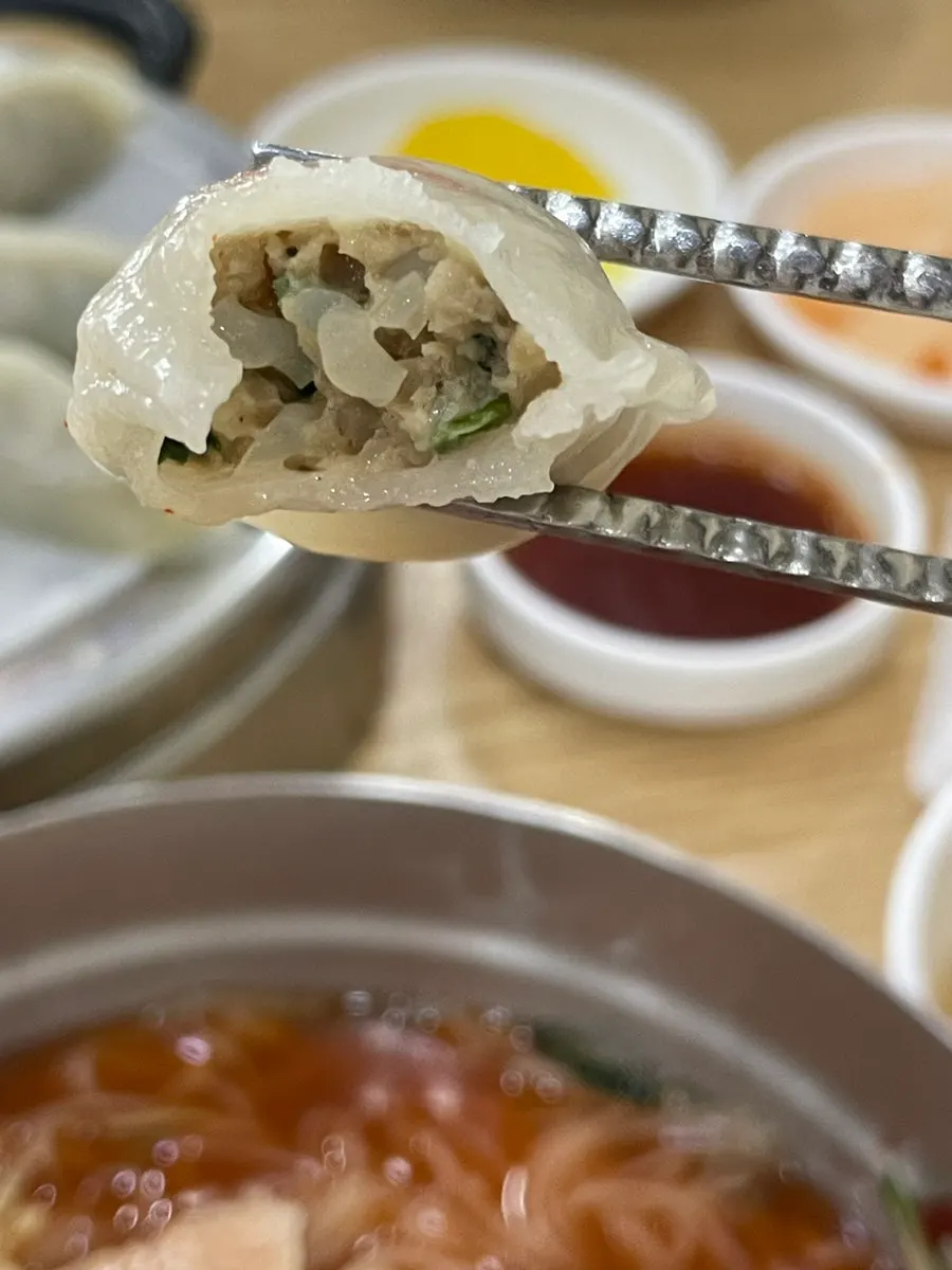 Clean broth and toppings of the mul-milmyeon