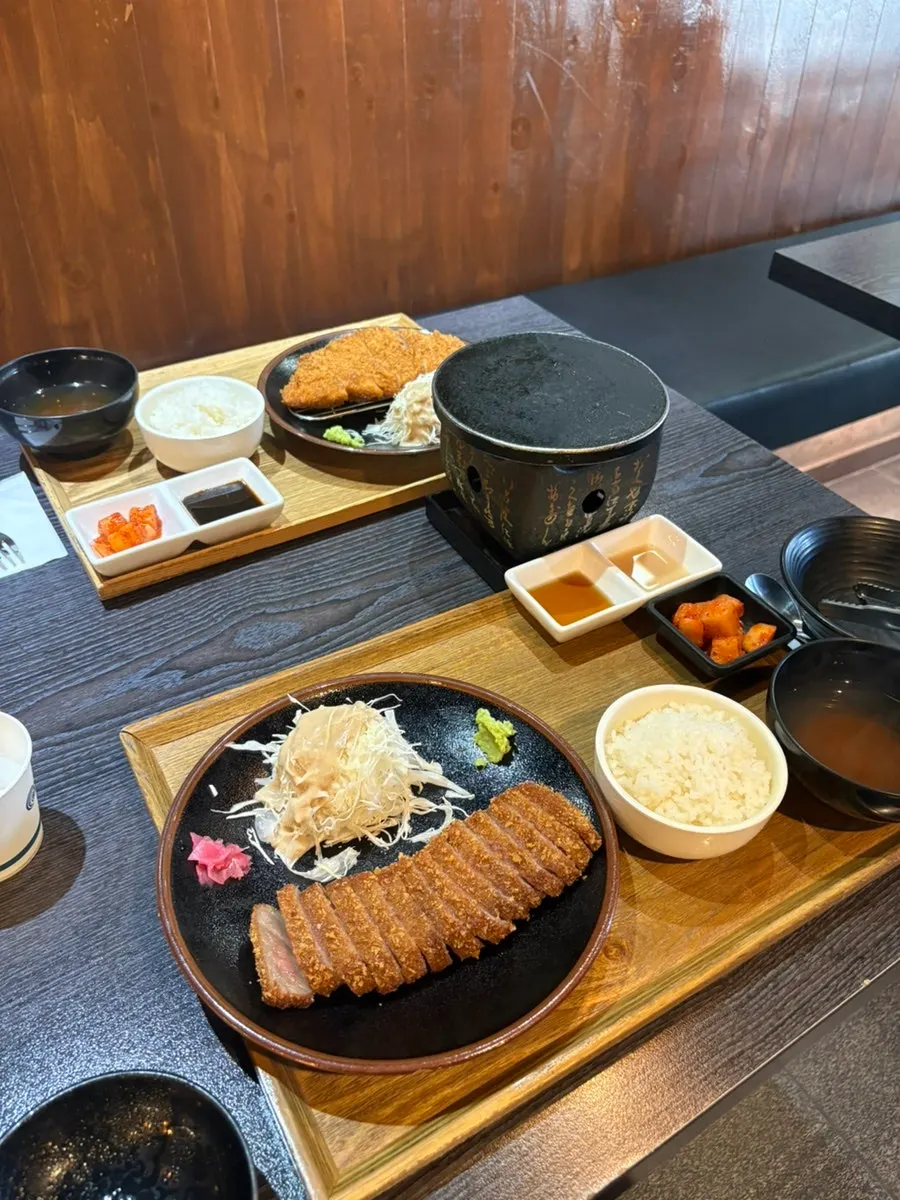 Gyukatsu and rosu-katsu sets on the charcoal stove