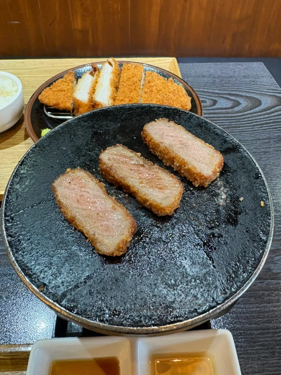 Cross-section of the thick-cut rosu-katsu