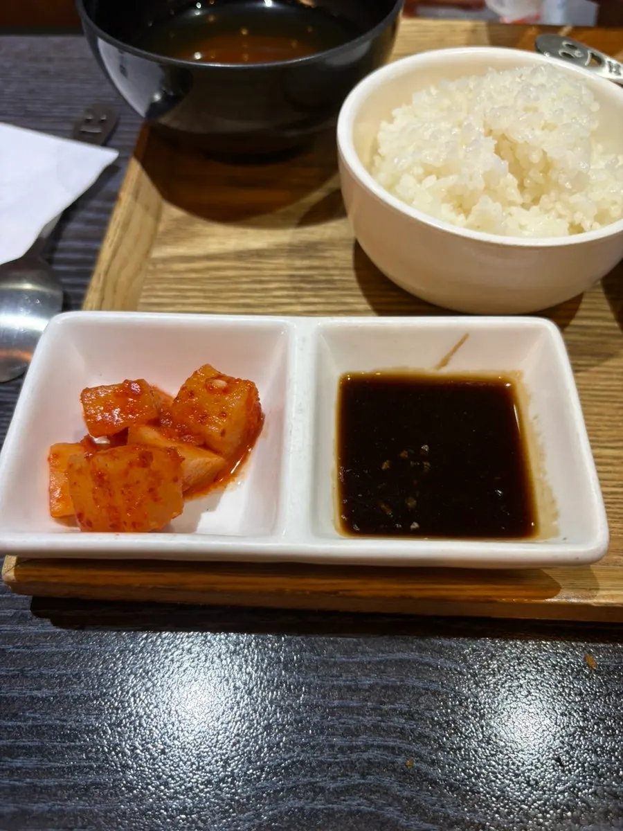 Rosu-katsu plated with dipping sauce