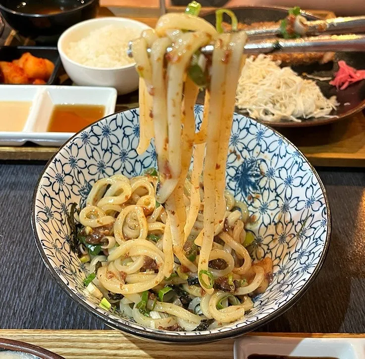 비벼 놓은 마제소바 면발