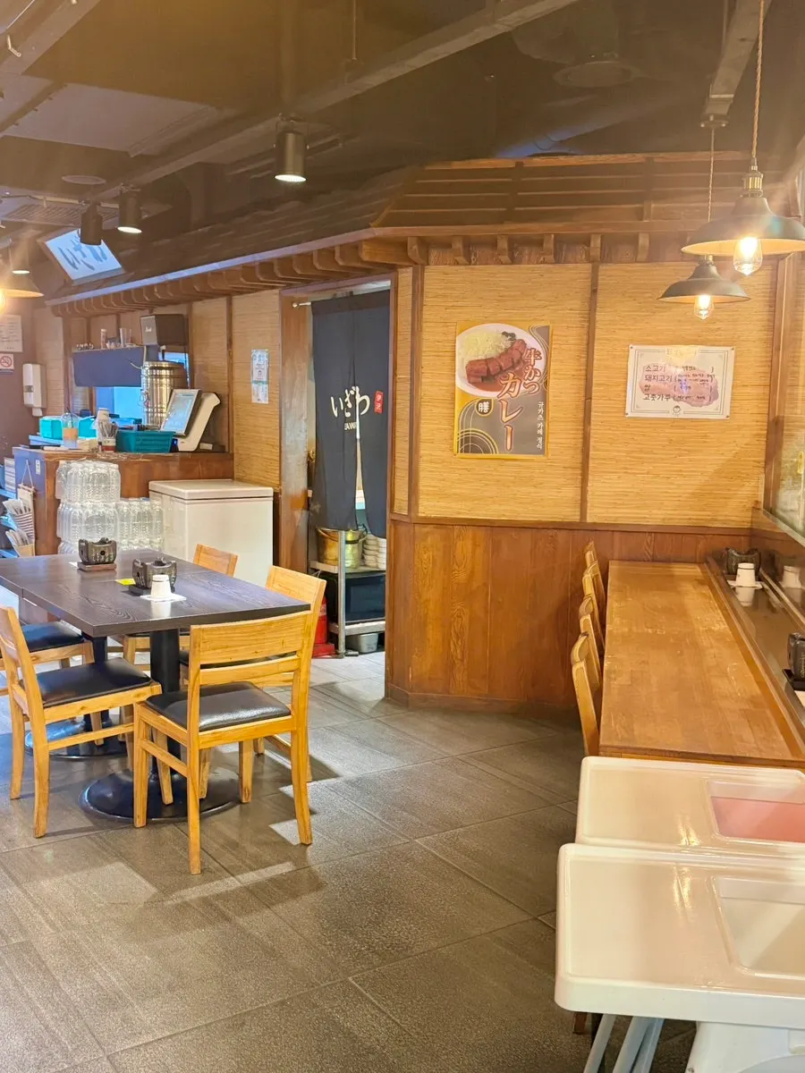 혼밥하기 좋은 이자와 다찌석