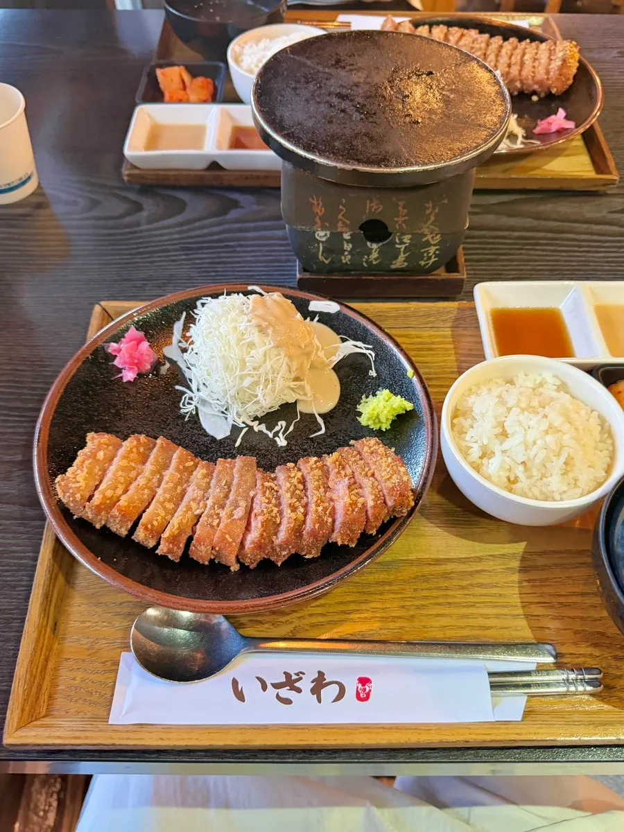 이자와 규카츠정식 한 상 차림