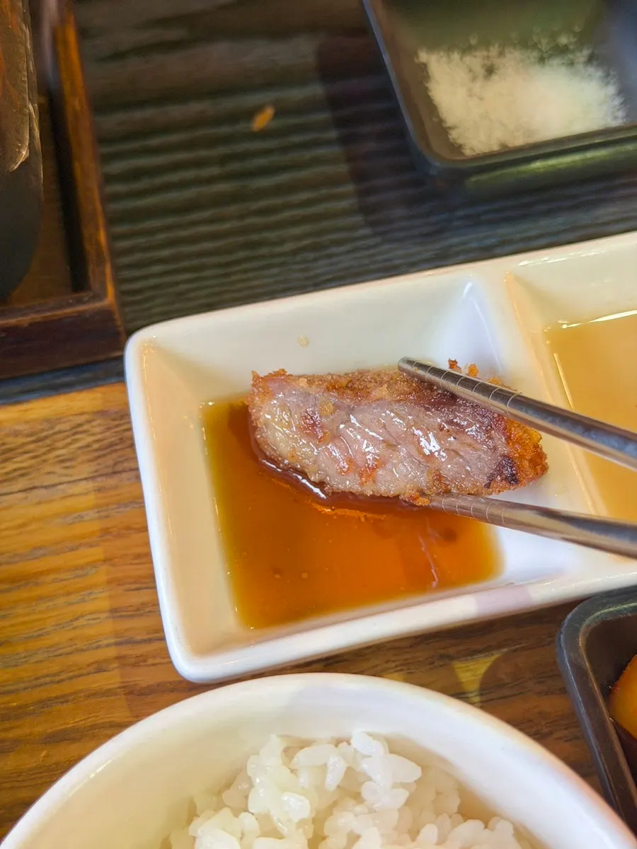 밥 위에 올린 규카츠
