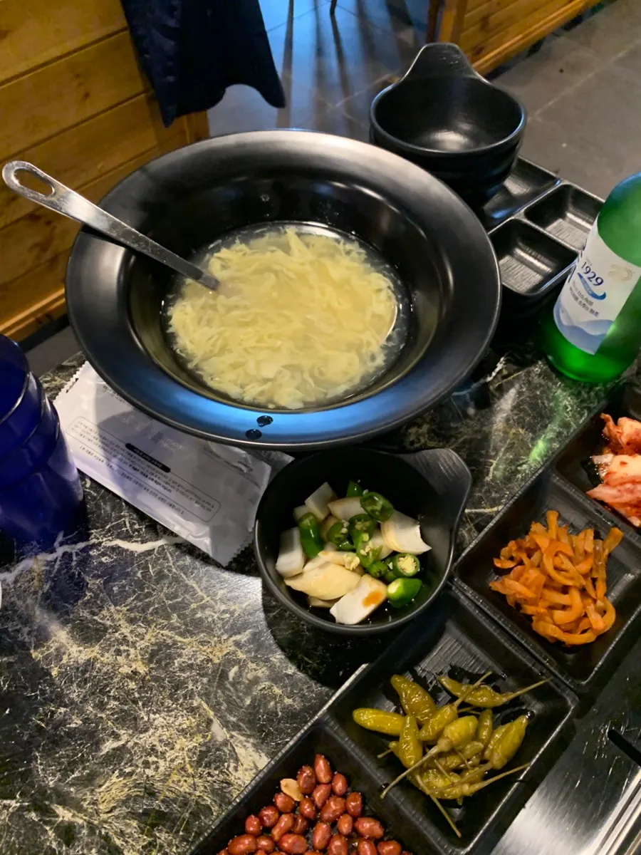 심야 꼬치 기본 세팅 반찬 상차림