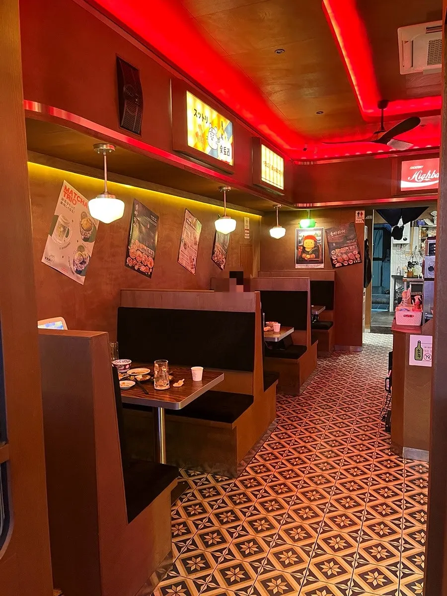 Indoor seating at Sut Tori