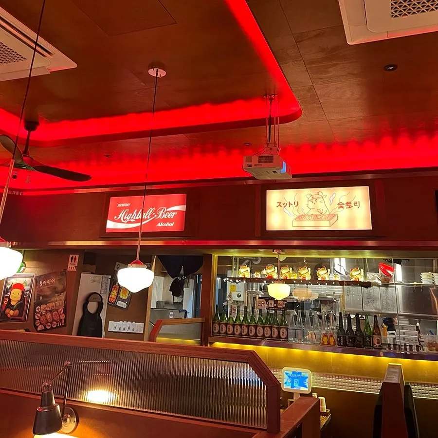 Japanese-inspired interior at Sut Tori