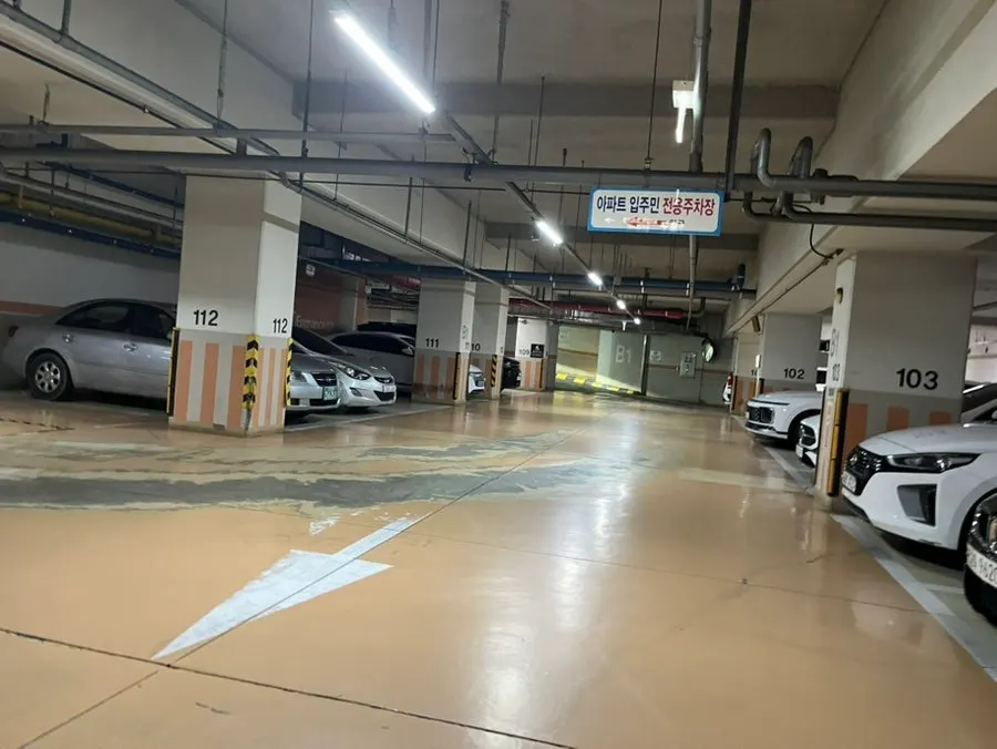 Entrance ramp to the underground parking lot of the Geukdong Star Class complex