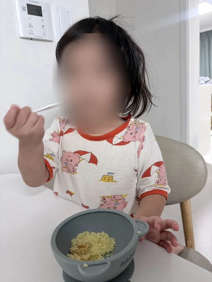 子供と分け合って食べるカボチャインジョルミ