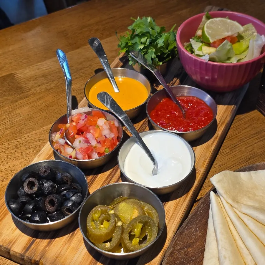 Tortillas served alongside the fajita