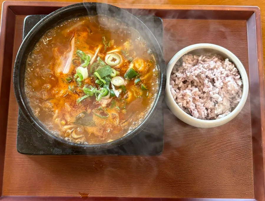 복산해장국과 공기밥 한 상 차림