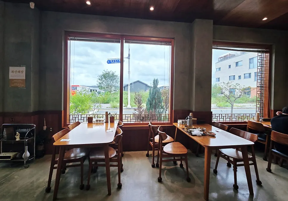 Boksan Haejang's dining hall packed with customers