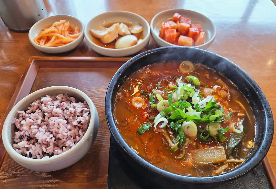 A bowl of Boksan Haejangguk