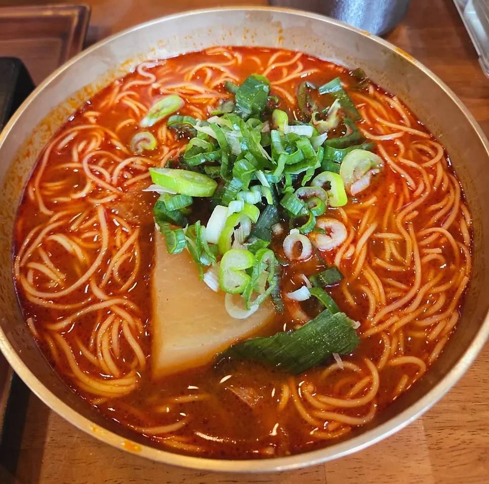 Somyeon noodle topping served with broth