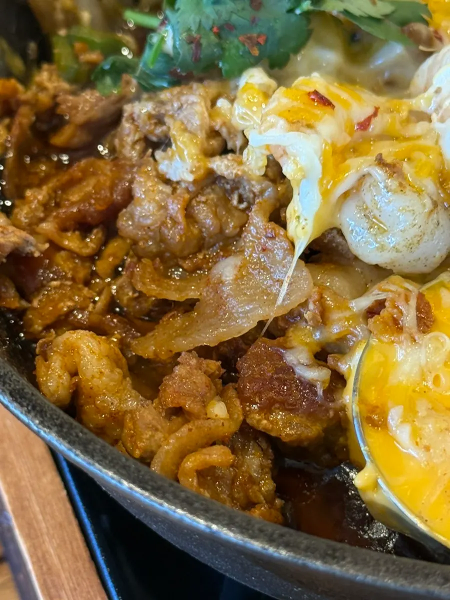 리필된 또띠아와 신선한 야채