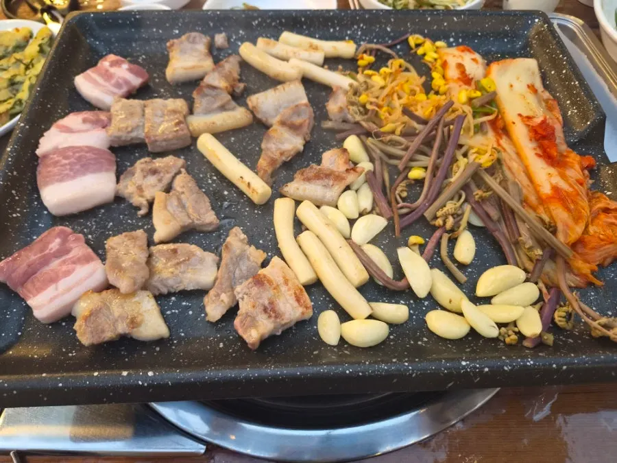 Restoran daging Suam-dong, Ulsan dengan bar layan diri jeon dan ramyeon, Biniljip Suam Branch