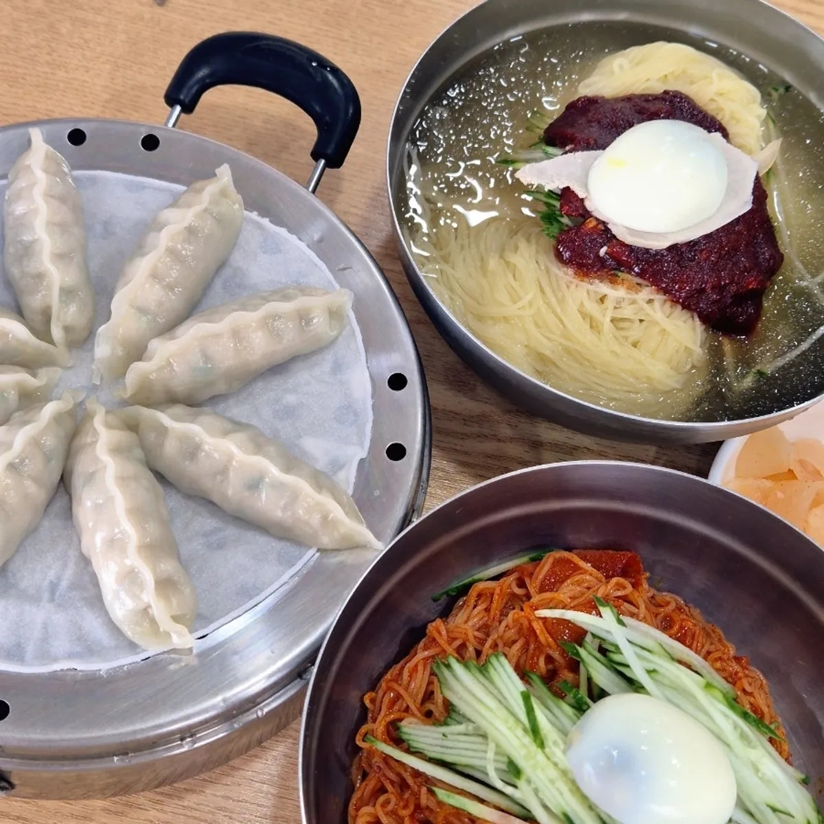 물밀면과 비빔밀면 곱빼기 만두 주문