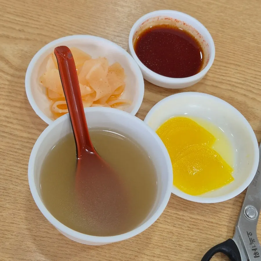 밀면 전에 나온 따뜻한 온육수