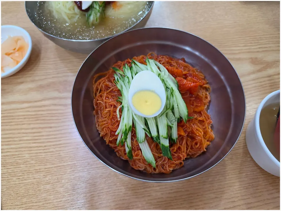 시원한 국물의 물밀면 곱빼기