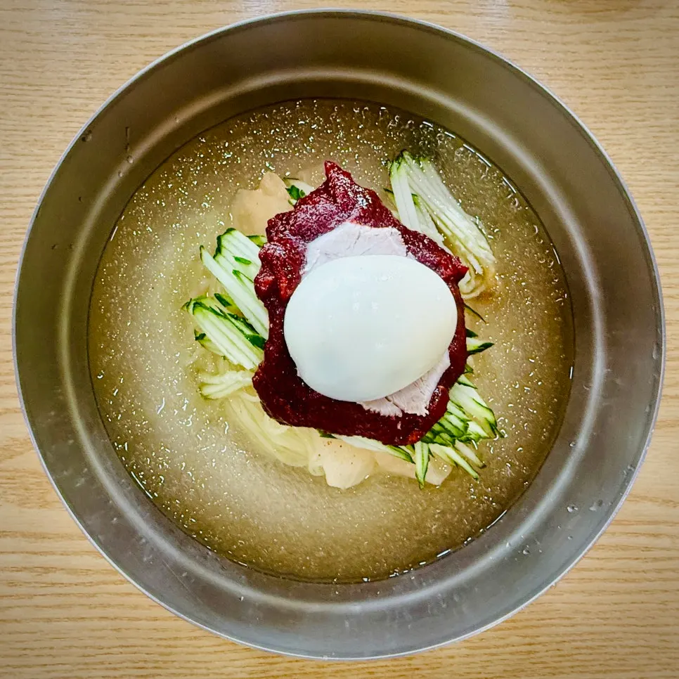 Mul milmyeon with chilled broth and toppings