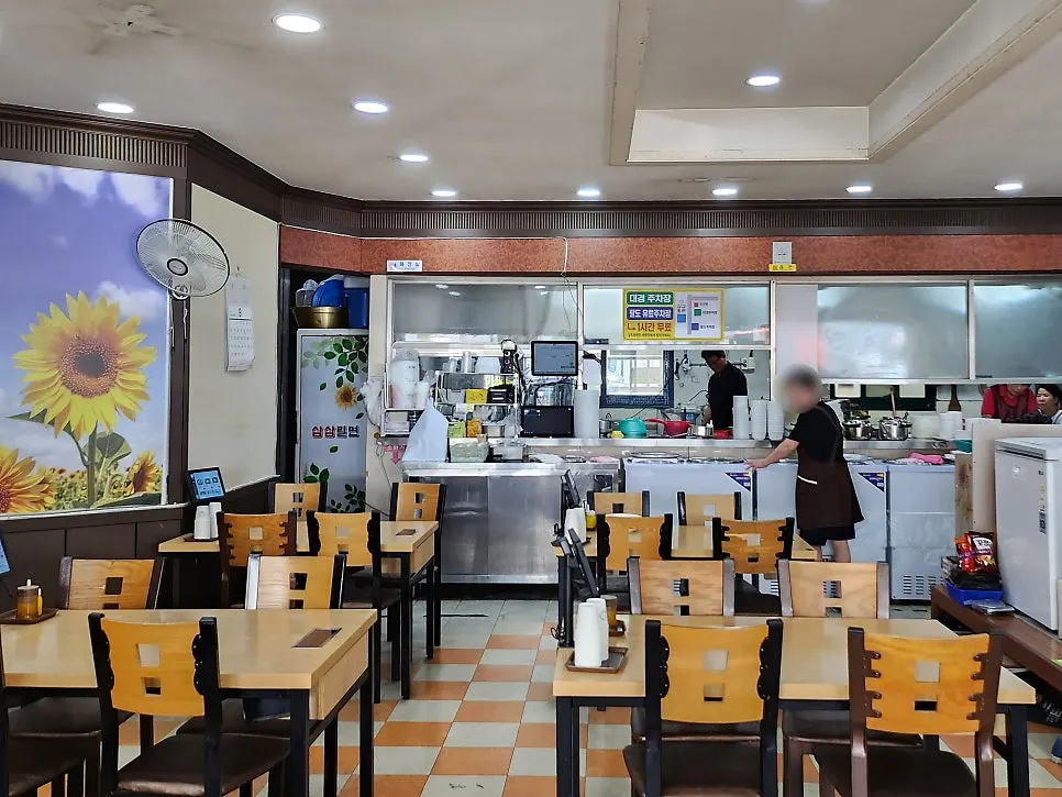 Dining area at Samsam Milmyeon Main Branch