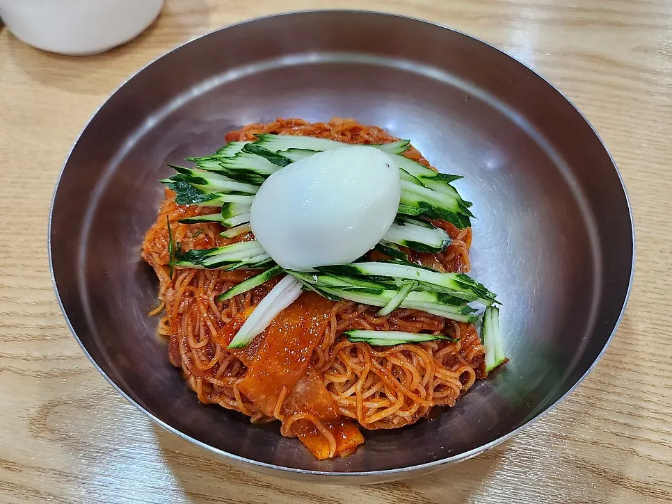 Bibim milmyeon coated in seasoning