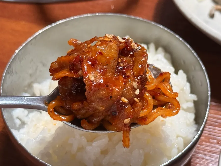 Hot-plate spicy pork stir-fry with rice