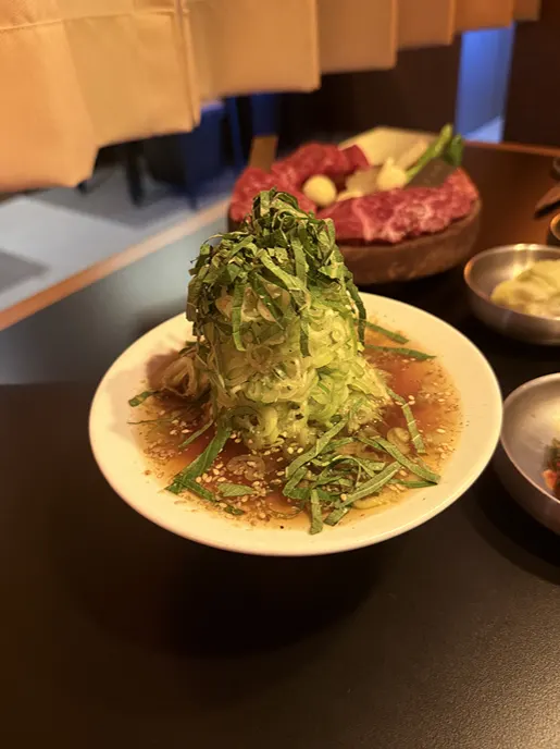 Mountain of green onion at Woosang Hwarogui