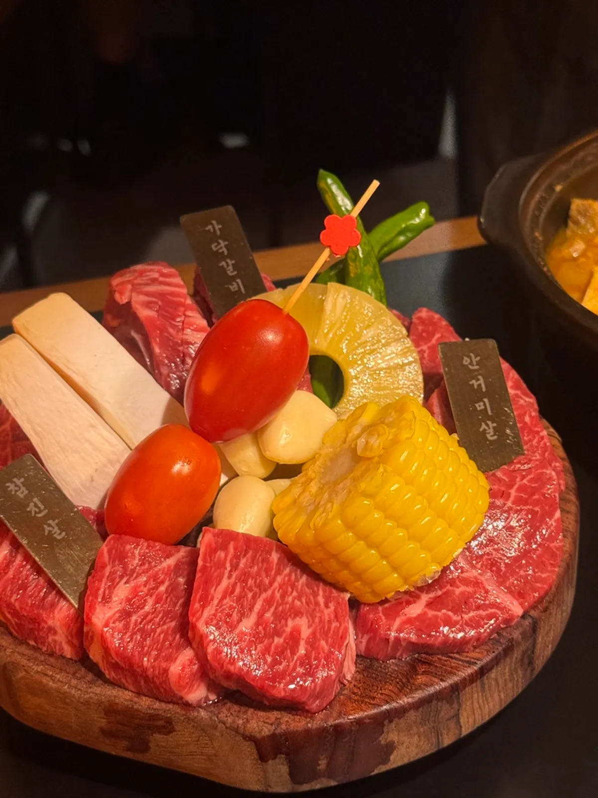 Assorted platter with three beef cuts on one tray at Woosang Hwarogui Maebong Station Branch