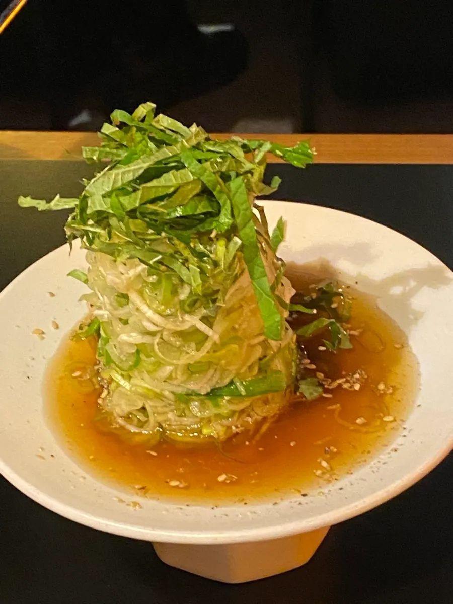 A tall pile of sliced green onions