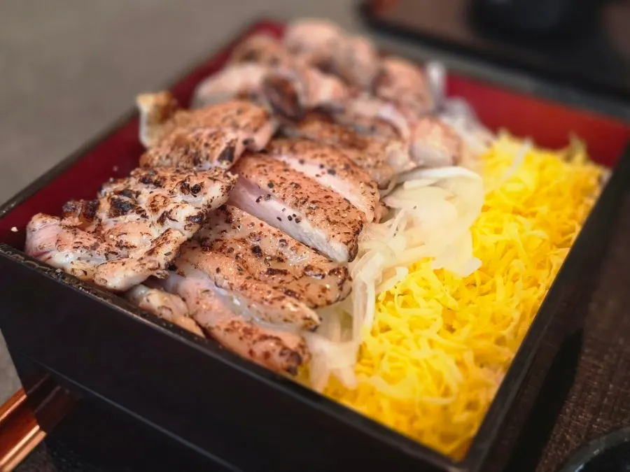토리마부시 닭고기 세 줄 클로즈업