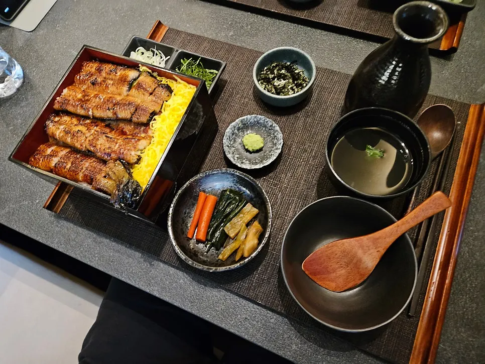 Small side dishes arranged on the tray