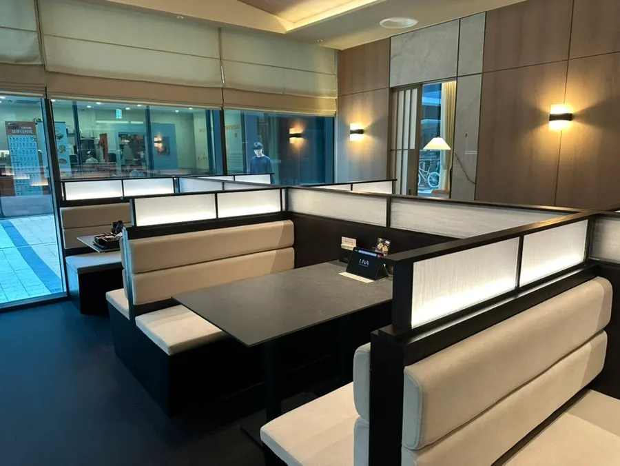 View of the hall seating at Una Magok