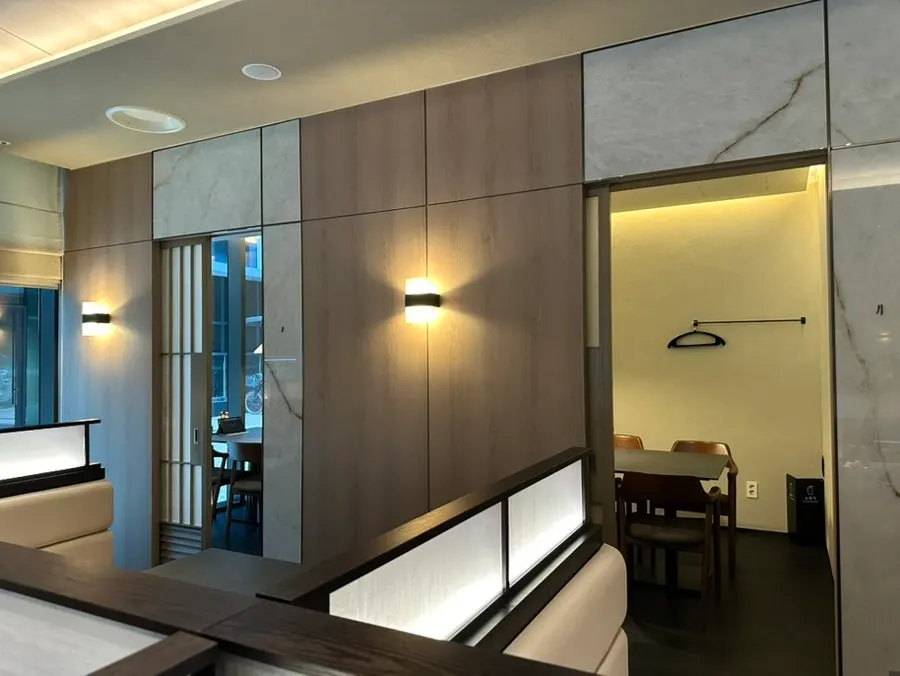 Private room seating at Una Magok