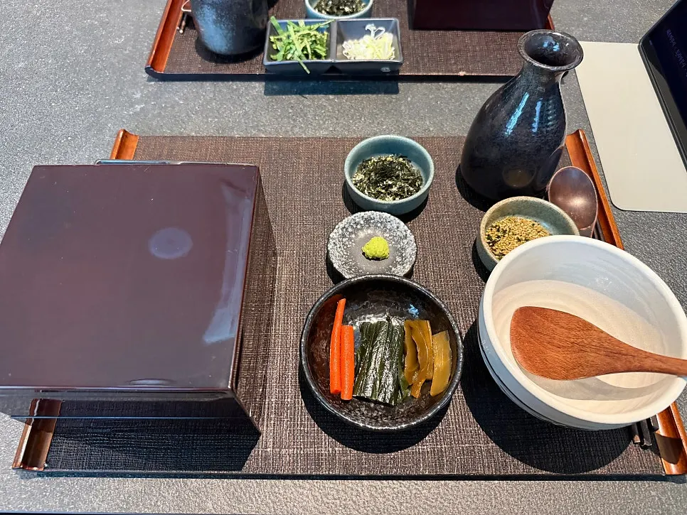 정갈하게 차려진 히츠마부시 한 상