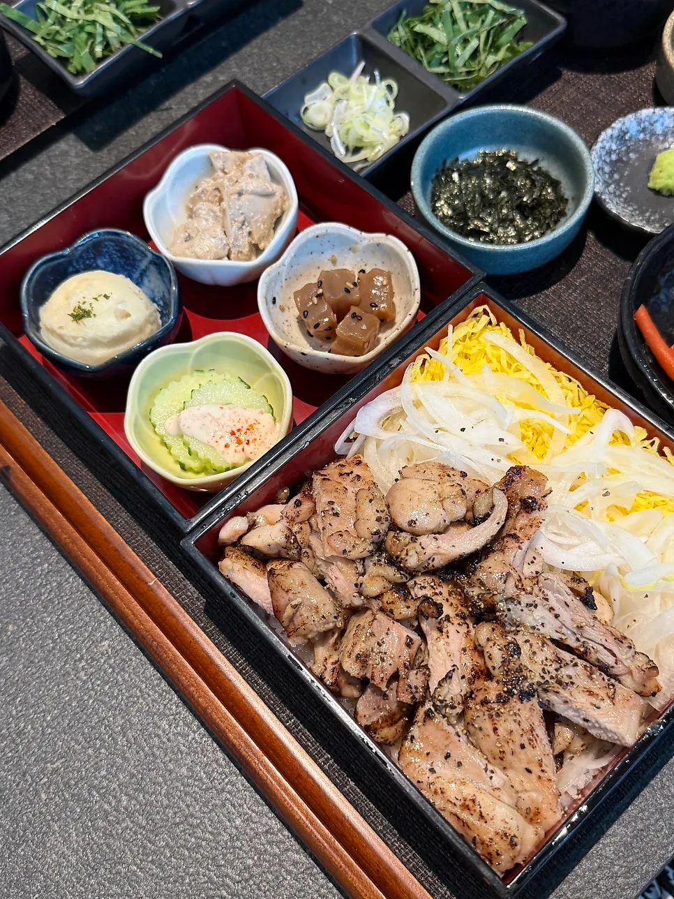 타래 소스를 바른 토리마부시 닭구이
