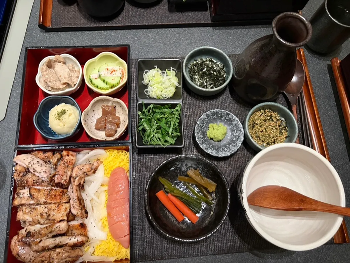곤약조림과 오이절임 등 츠케모노 네 가지