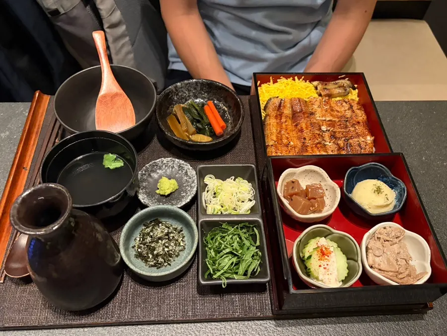 한상 푸짐하게 차려진 히츠마부시 세트