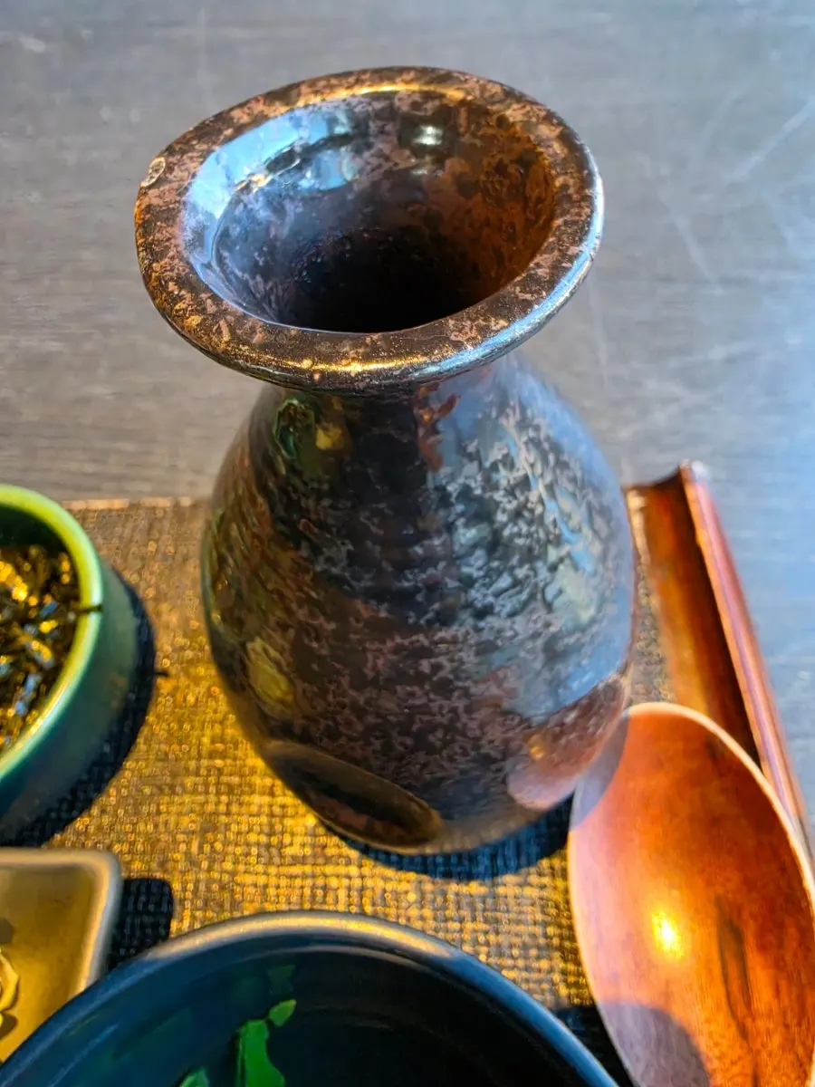 A bite of eel rice bowl with mentaiko added