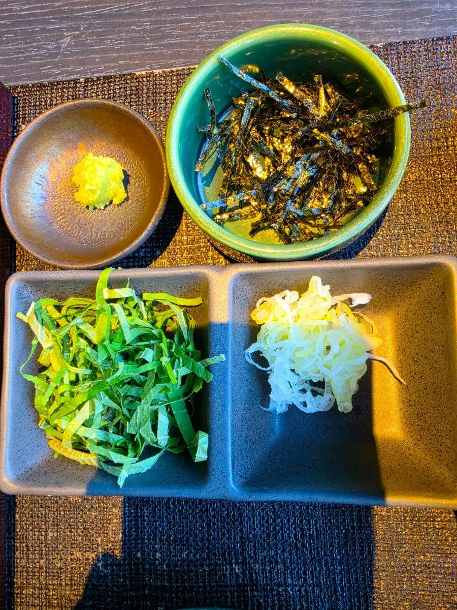 Hitsumabushi garnishes including wasabi and seaweed flakes