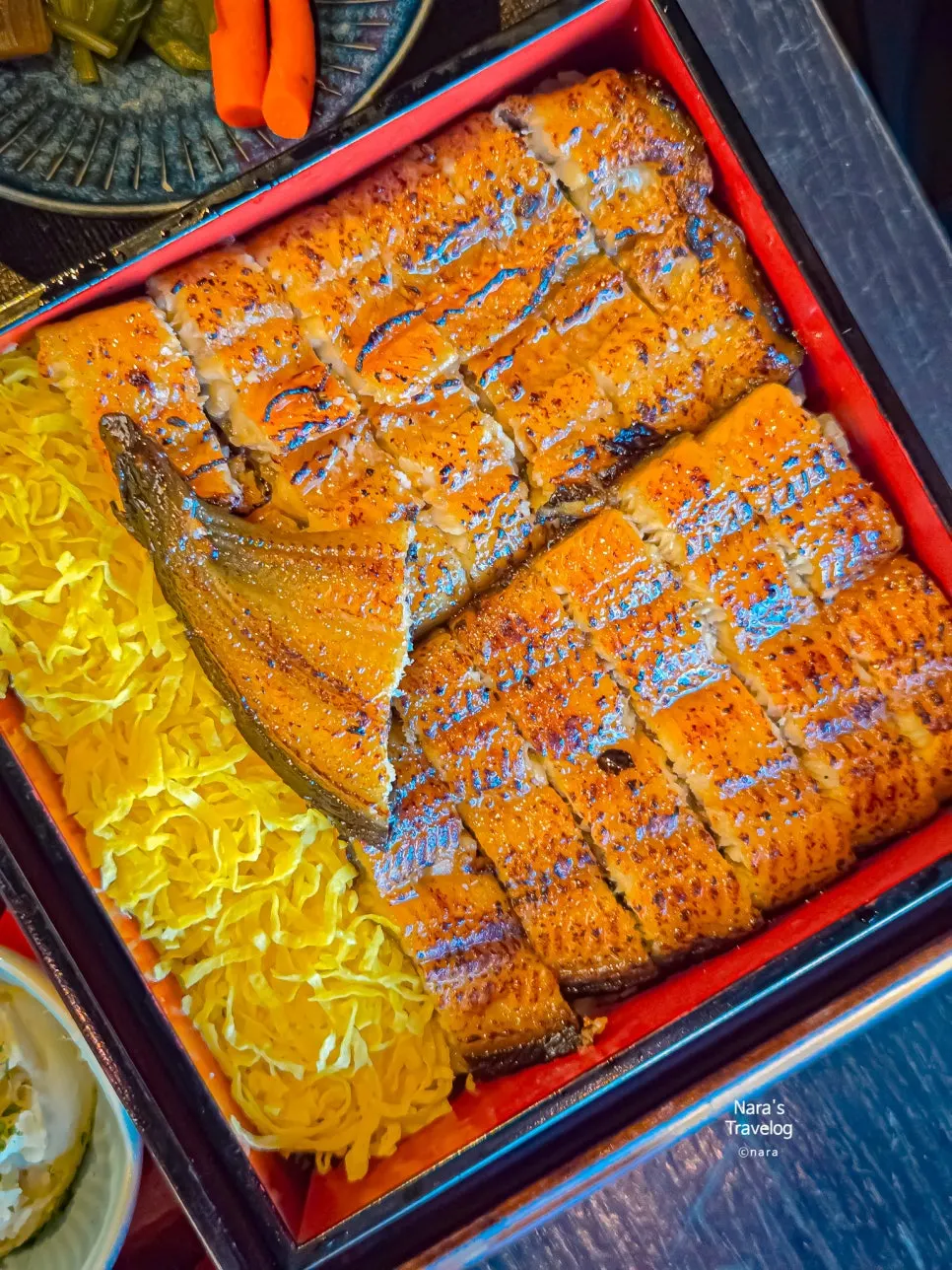 2단 도시락에 담긴 히츠마부시 상차림