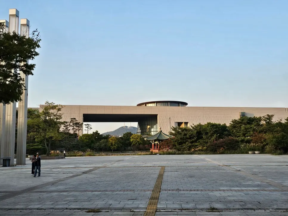 고급스러운 분위기의 우나 용산 본점 상차림
