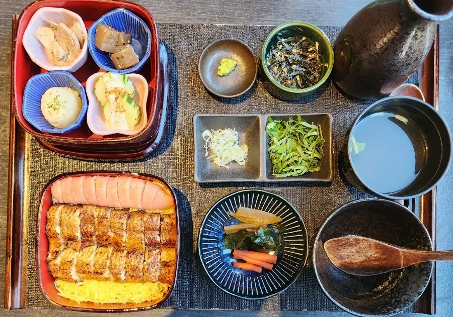 한상 차림으로 나온 명란 히츠마부시