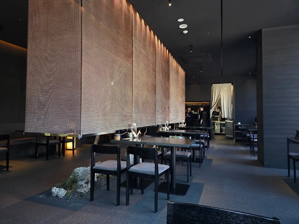 The calm interior of Una Yongsan Main Branch