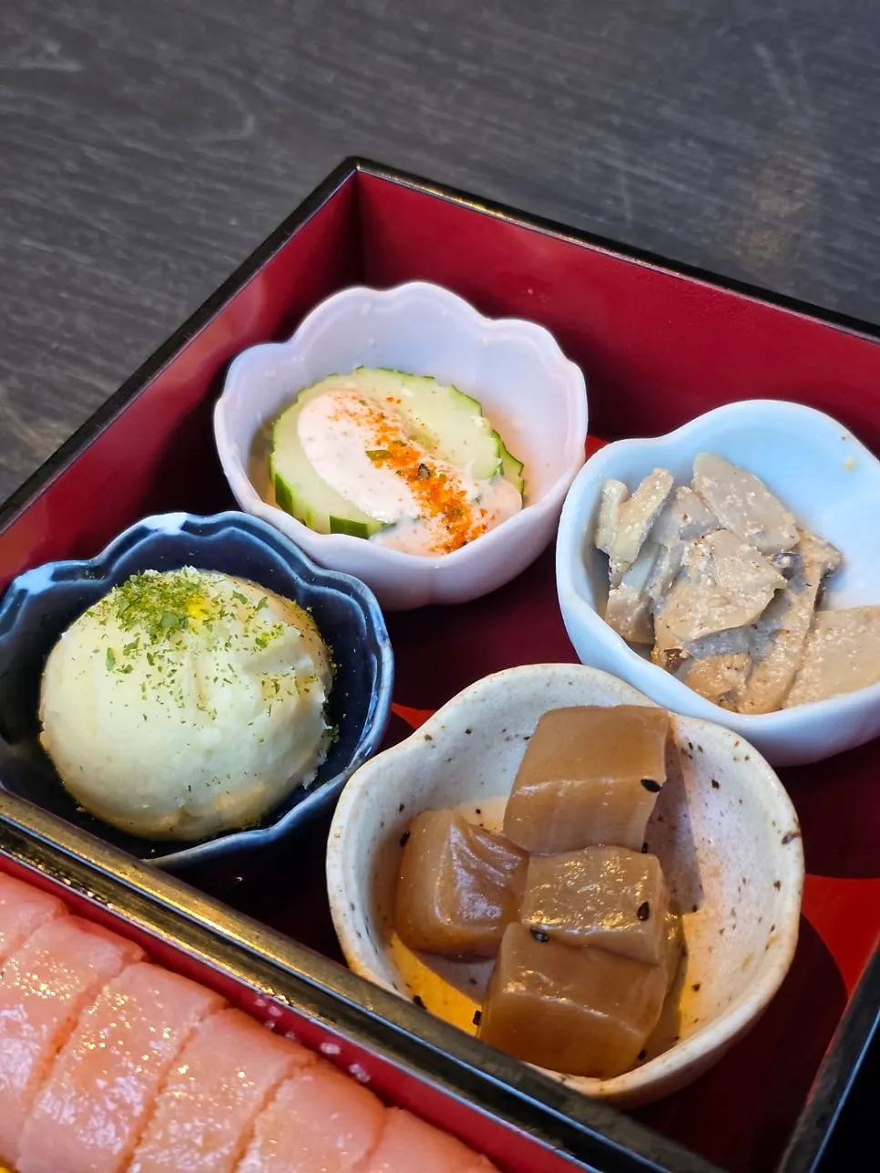 Hitsumabushi topped with charcoal-grilled eel