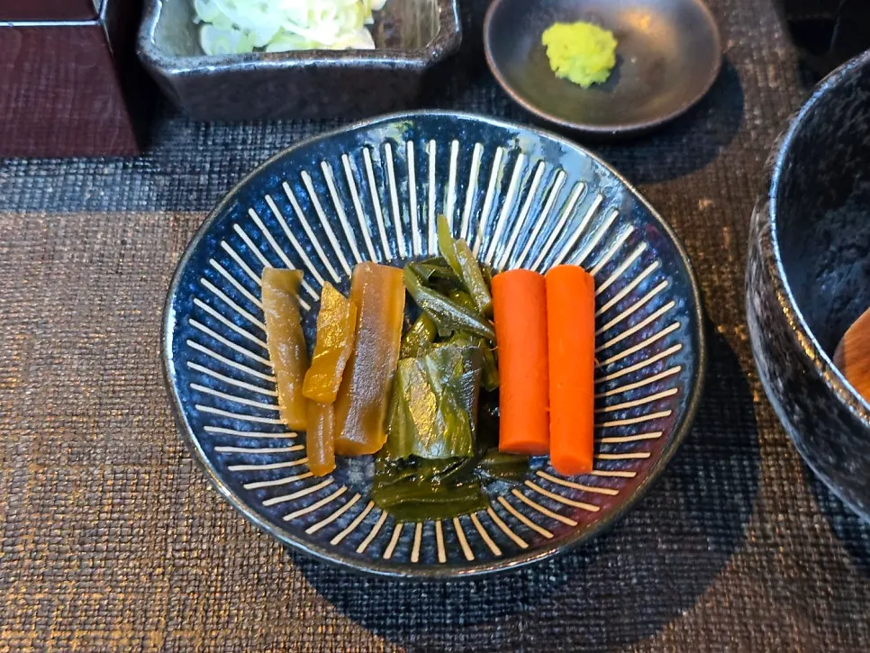 Side dishes served with the mentaiko set