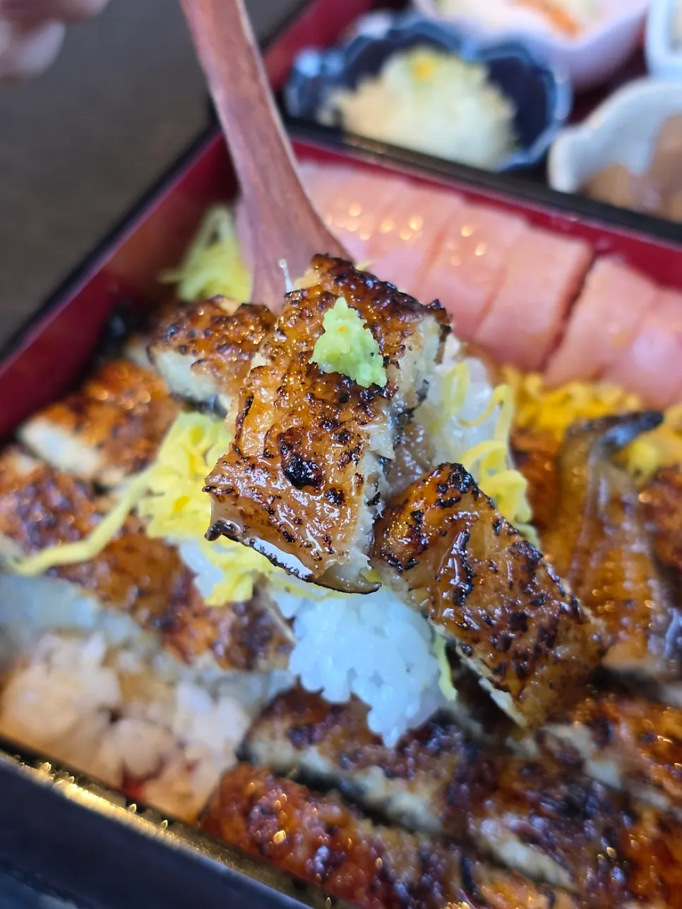 Bowl of hitsumabushi split into four portions