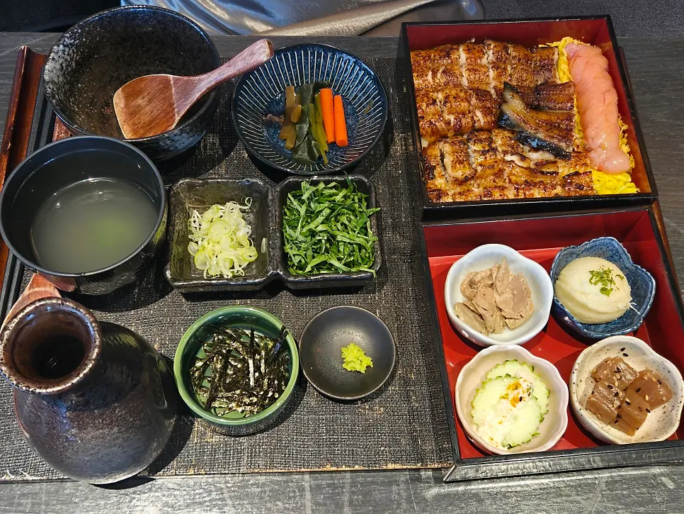 Side components accompanying the hitsumabushi set